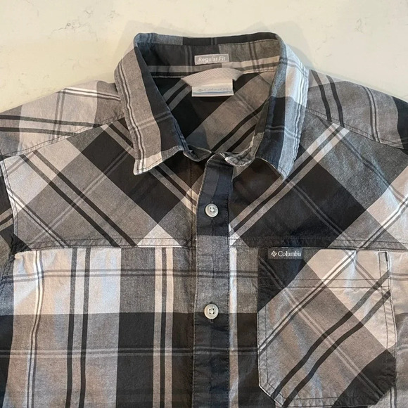 Columbia Short Sleeve Regular Fit Button Down Plaid Cotton Shirt Grey + Wht Sz S - Picture 3 of 12